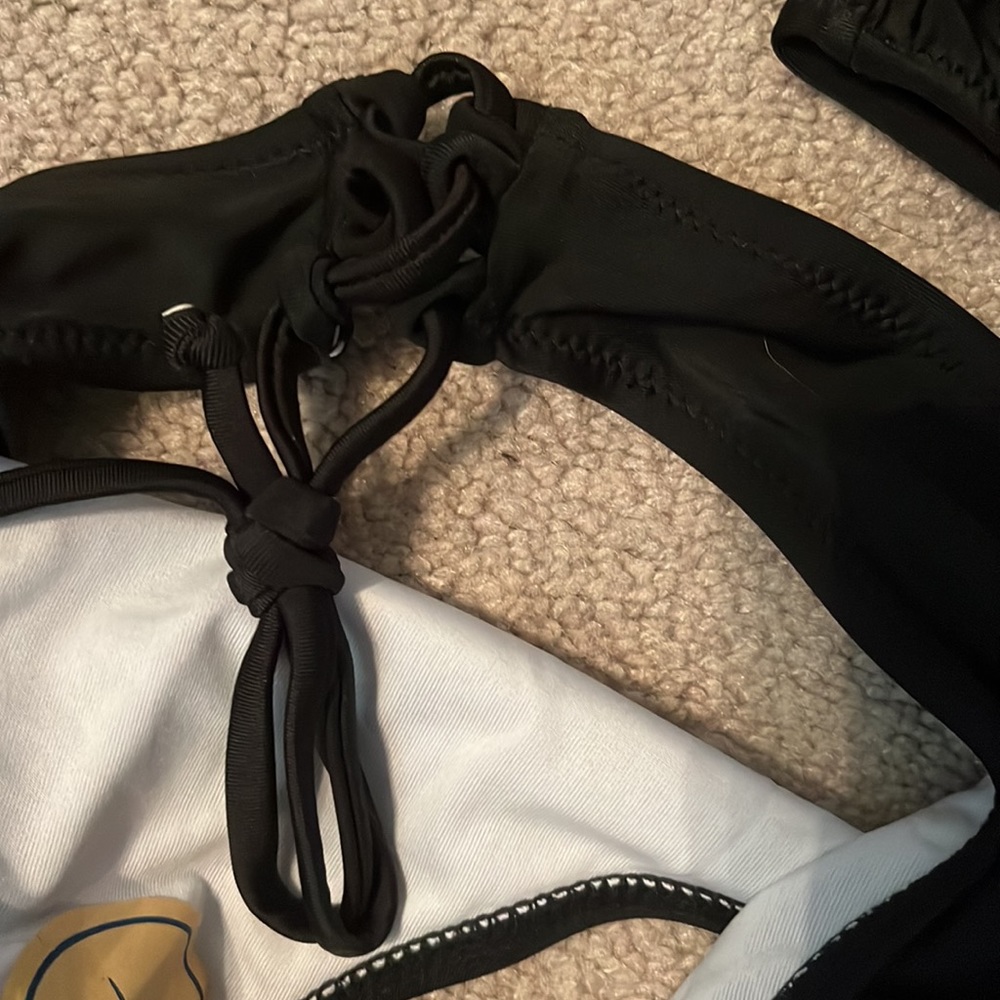 Bikini - Picture 9 of 9